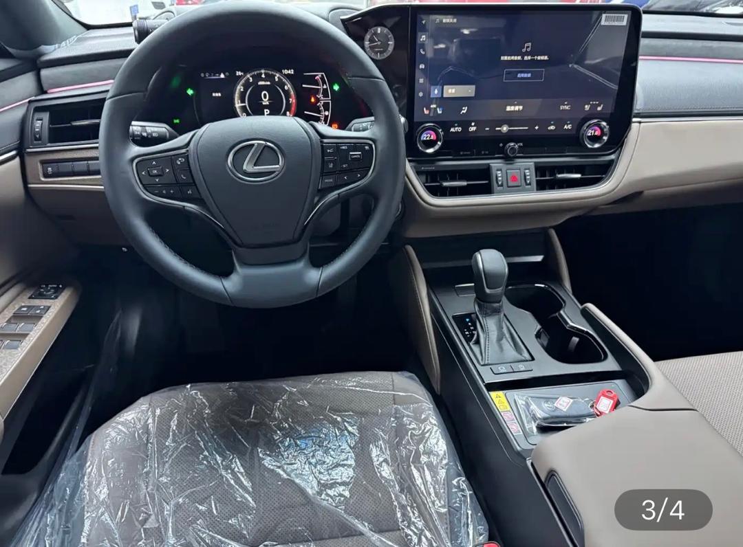 LEXUS ES200 2025 imported from China to Saudi Arabia — interior
