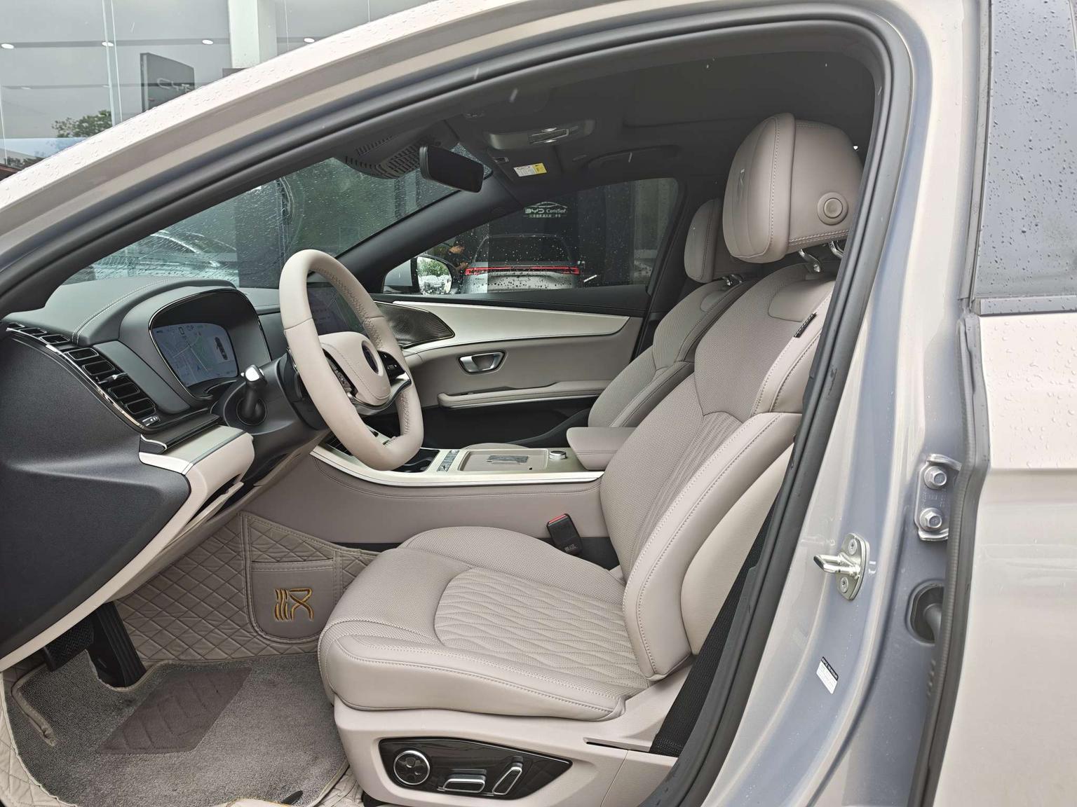 BYD HAN EV 2026 imported from China to Saudi Arabia — view 6