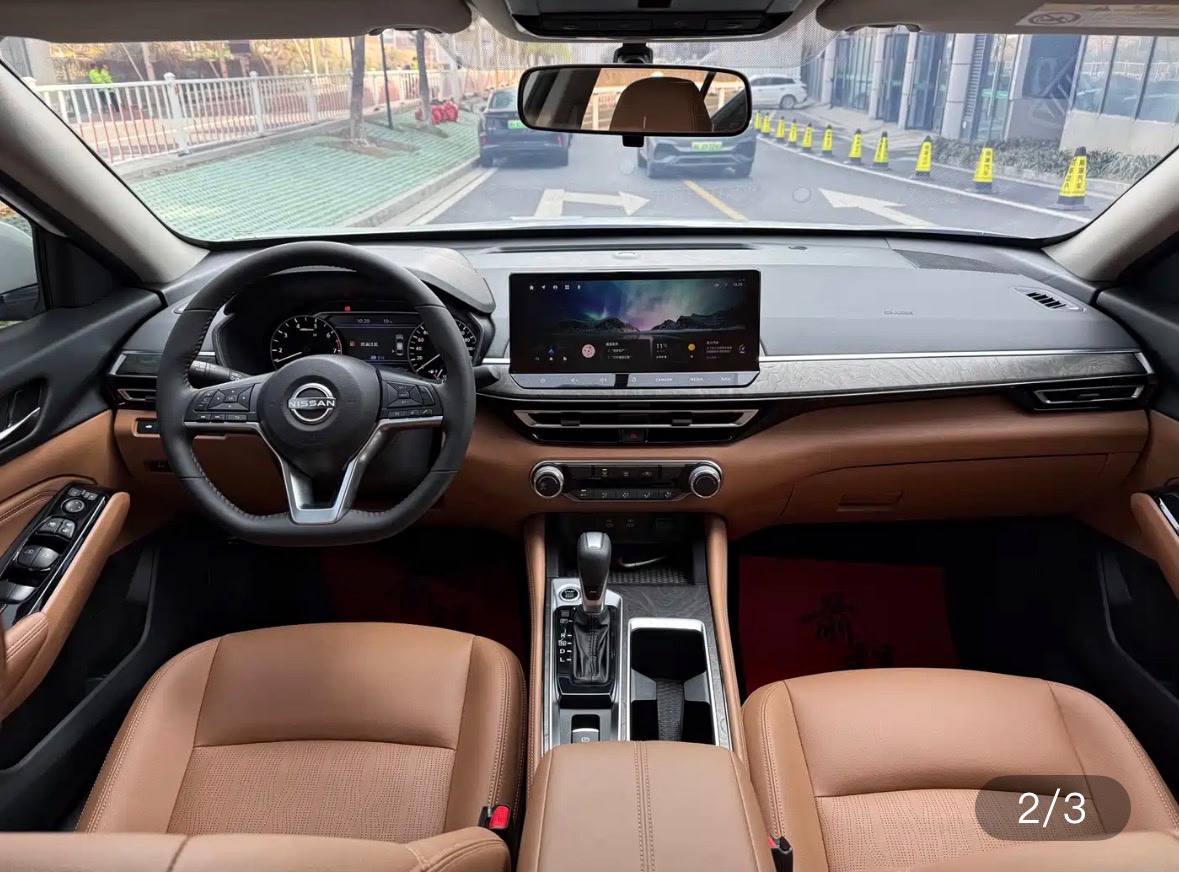 Nissan ALtima 2.0 photo 4