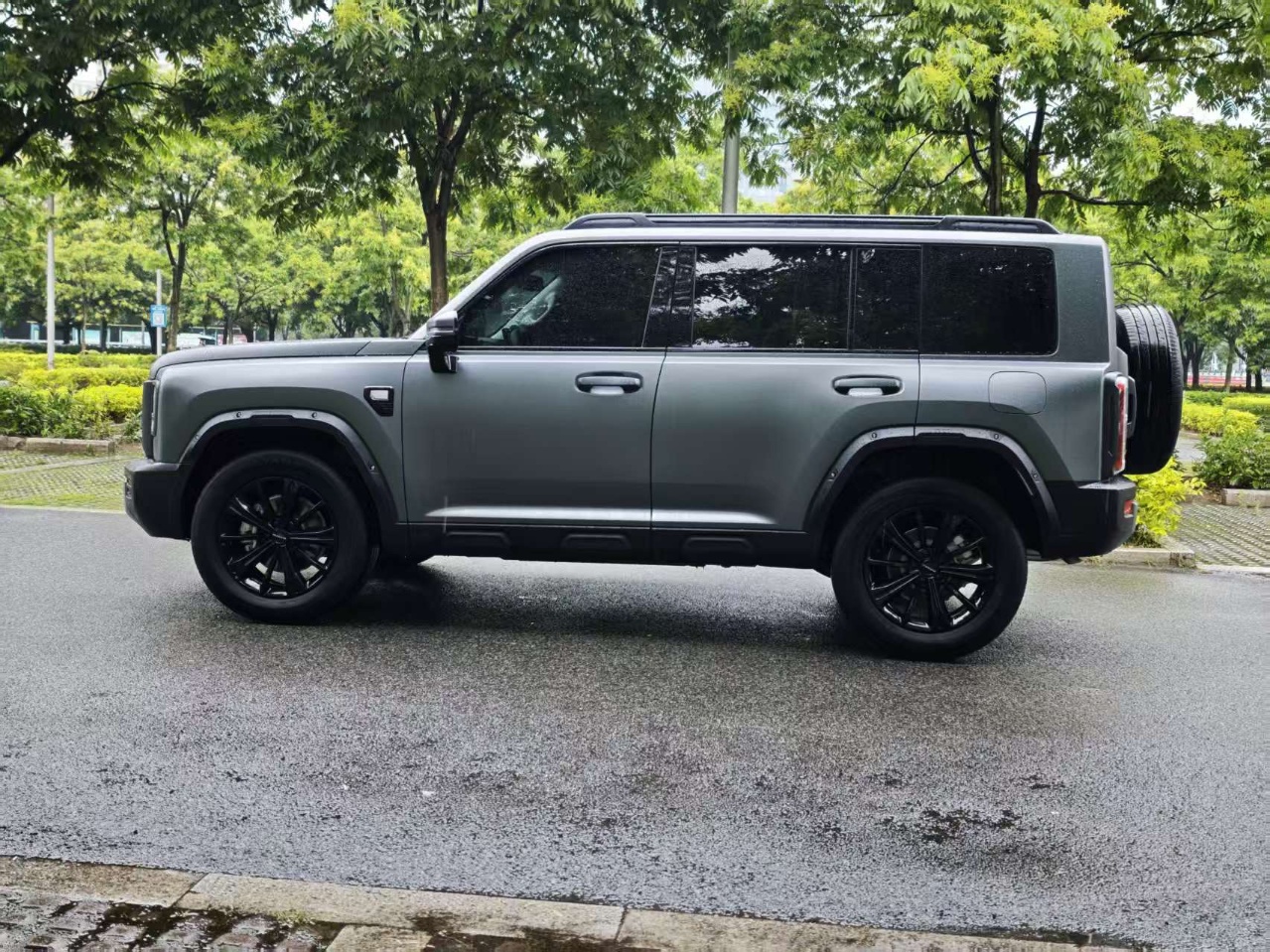 Haval V7 2026 imported from China to Saudi Arabia — side view