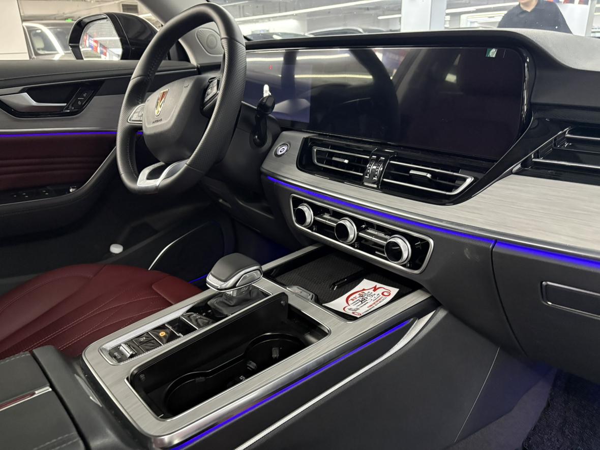 HONGQI HS5 Deluxe Pro 2025 imported from China to Saudi Arabia — view 7
