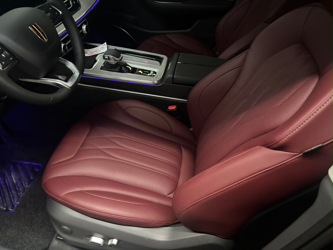 HONGQI HS5 Deluxe Pro 2025 imported from China to Saudi Arabia — interior