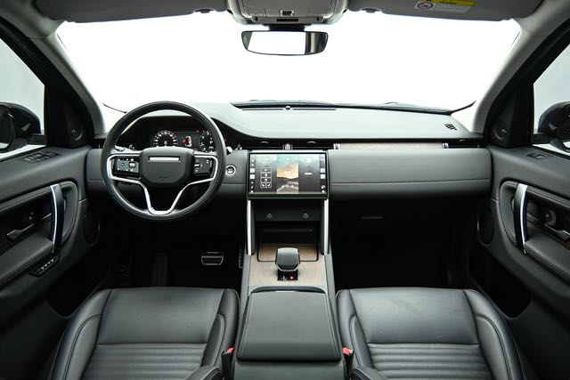 Land Rover Discovery Sport 2025 imported from China to Saudi Arabia — view 7