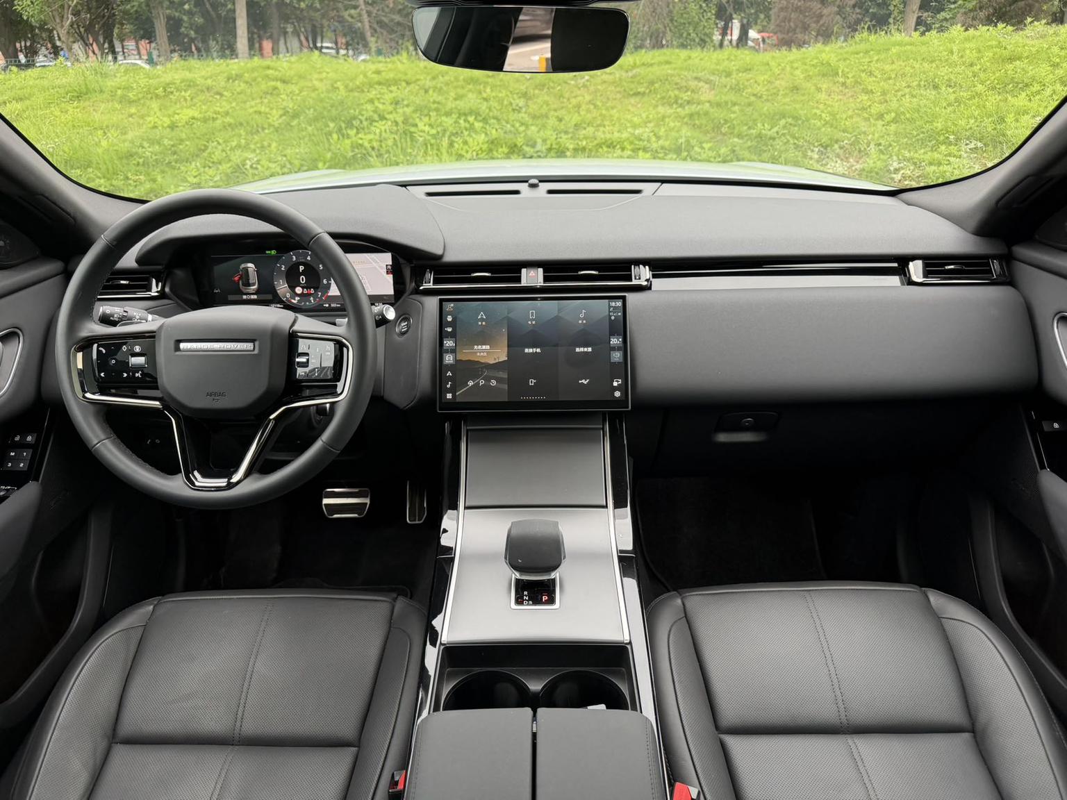 Range Rover Velar Dynamic SE 2025 imported from China to Saudi Arabia — view 6