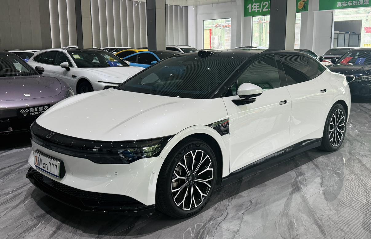 Zeeker 007-100kWh 422HP 2025 imported from China to Saudi Arabia