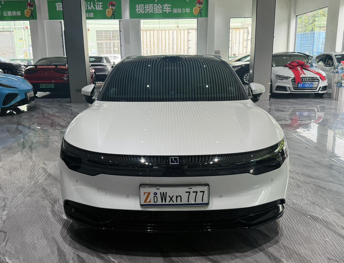 Zeeker 007-100kWh 422HP 2025 imported from China to Saudi Arabia — rear view